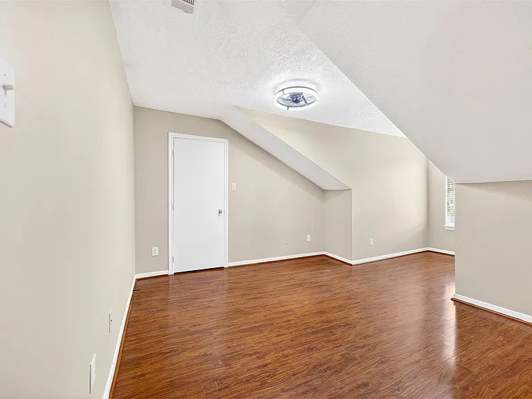 15014 Middle Oaks Blvd — Photo 34