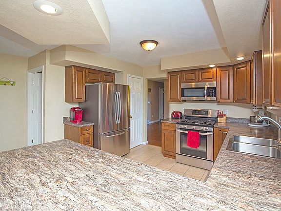 5th image of 23589 Allen Dr
