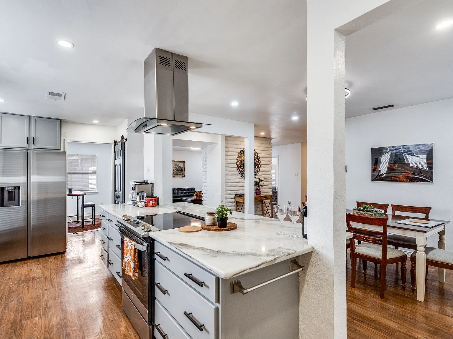 3 bed, 2056 sqft, $5,000 — Photo 4
