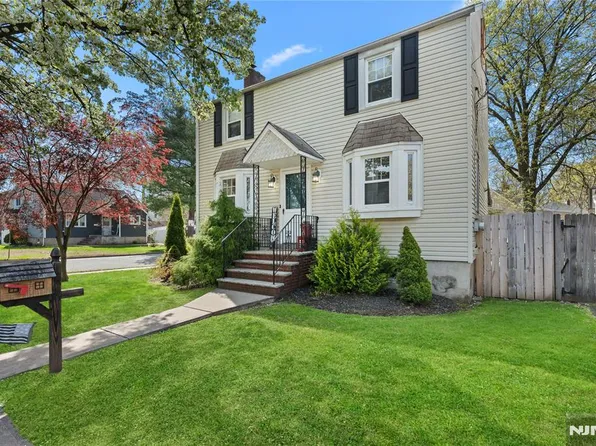 205 New Milford Ave, Dumont, NJ 07628