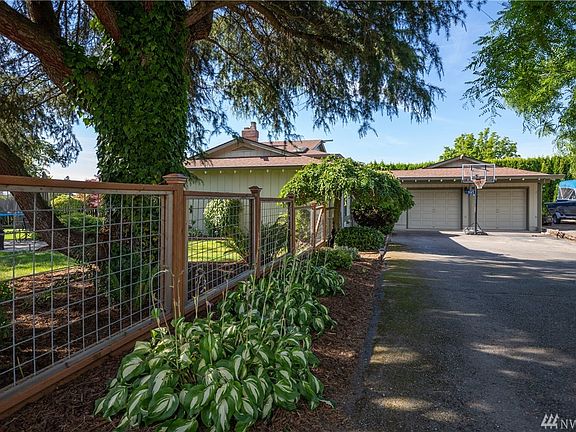 From Swan Road, welcome to 3065 Swan Road