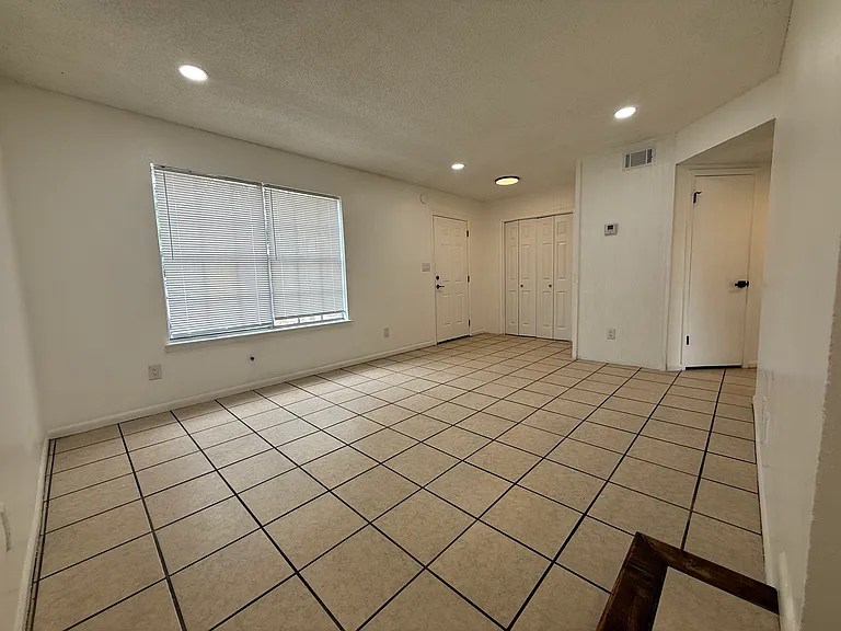 614 N Fairfield Dr — Photo 6