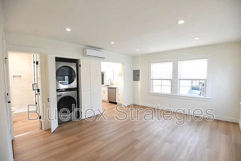 1st image of 1512 Grismer Ave #6