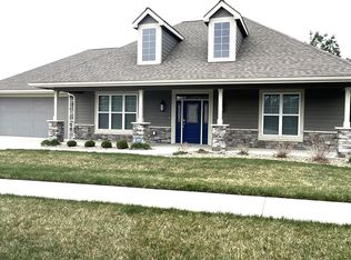 1137 SW New Forest Dr, Topeka, KS 66604