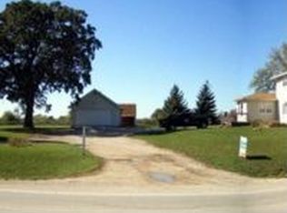 10009 Wilmot Rd, Spring Grove, IL 60081