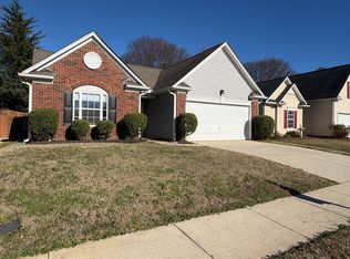 102 Tralee Ln, Greer, SC 29650