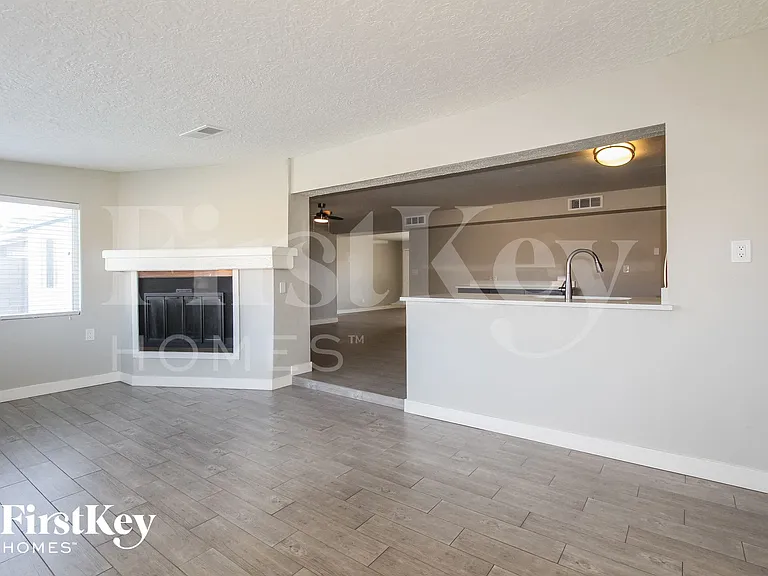 4112 W Camino Acequia — Photo 6