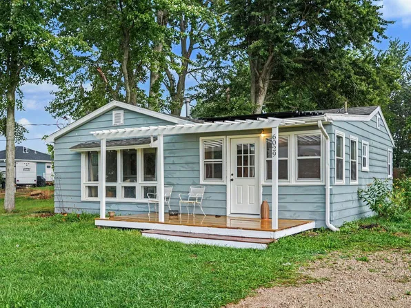 6029 Keigley St, Coloma, MI 49038