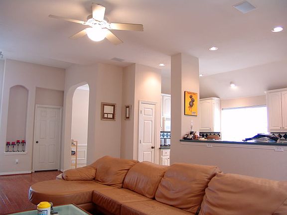 4th image of 18676 Gibbons Dr