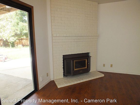 5th image of 2740 Hillcrest Dr