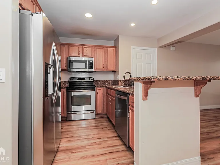 5252 Balboa Arms Dr #179 — Photo 9