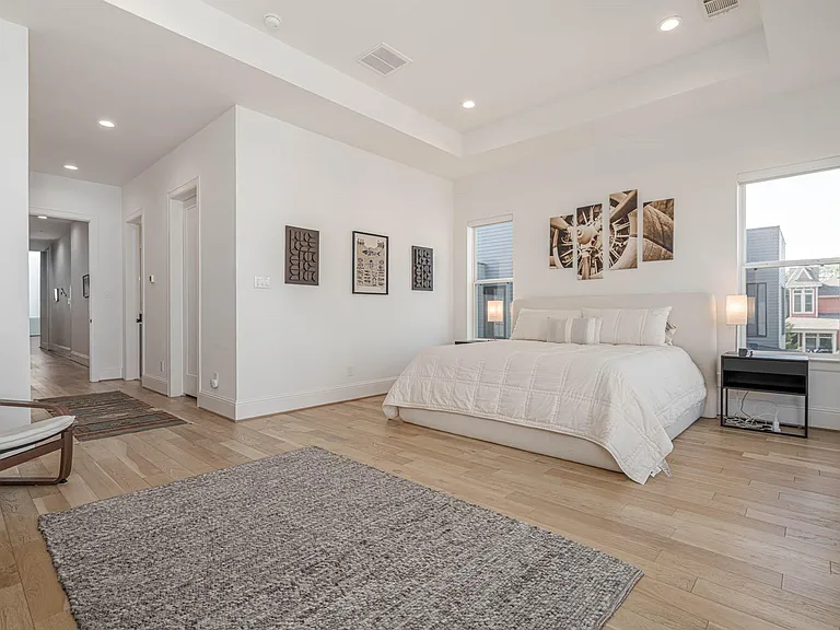 1543 Lawrence St — Photo 16