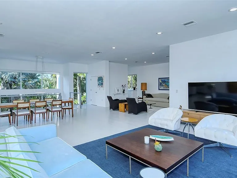 213 N Washington Dr — Photo 9