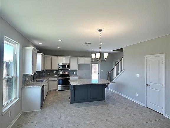3rd image of 2068 Retama St