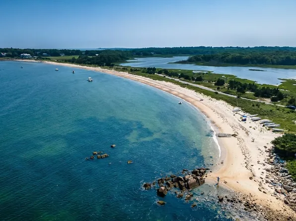 3 Nonquitt Ave, Dartmouth, MA 02748