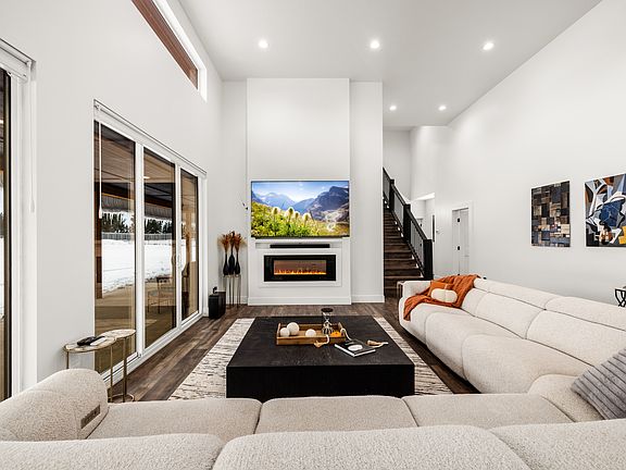 4th image of 235 Cowboy Dr