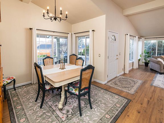 5th image of 2394 NE Crocus Way