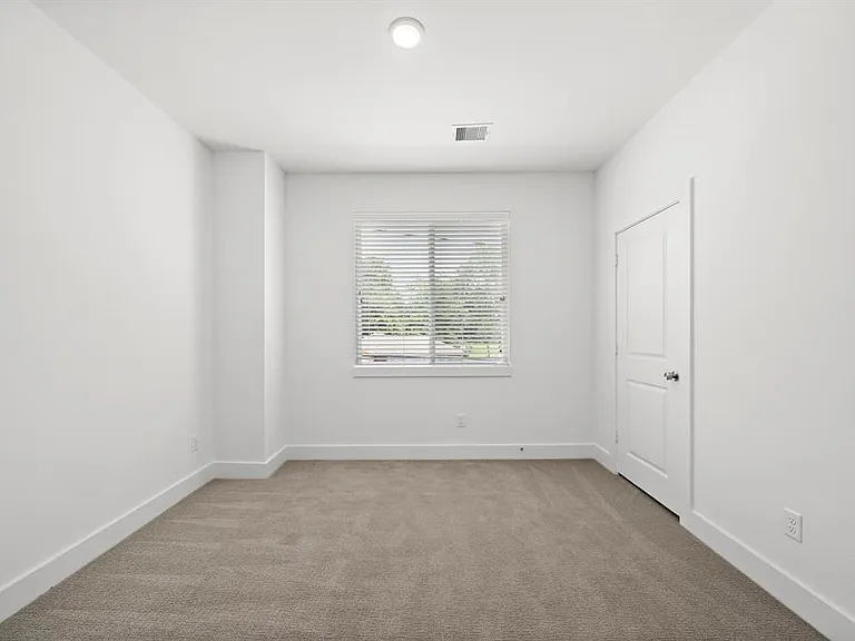 1586 W Tidwell Rd — Photo 8