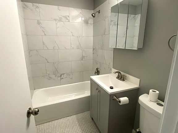 3rd image of 4001 Bonhill Dr Unit 1B