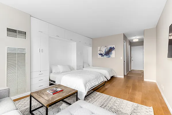 Rented by Compass | media 22