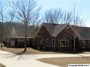 126 Fairington Rd NW, Huntsville, AL 35806