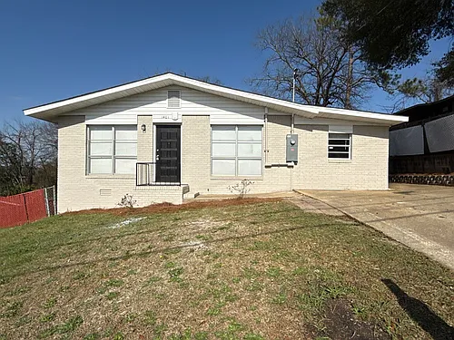 1401 Coffee Ct Photo 1