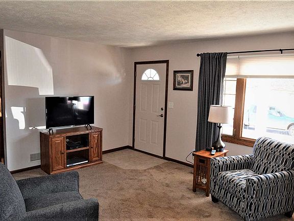 3rd image of 4612 E Ave