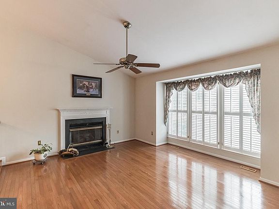 3rd image of 7 Harwood Ct