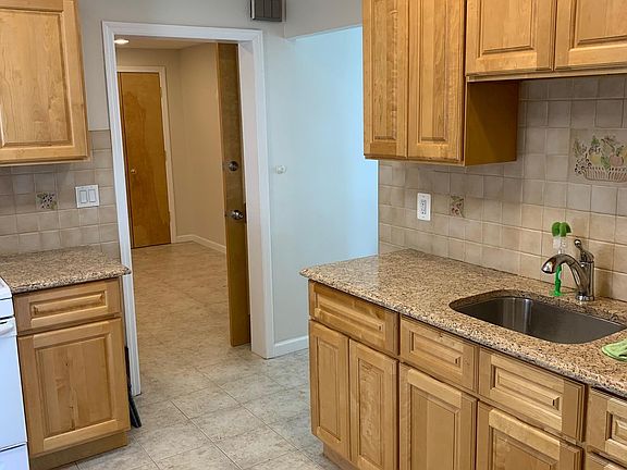 Eat-in Kitchen