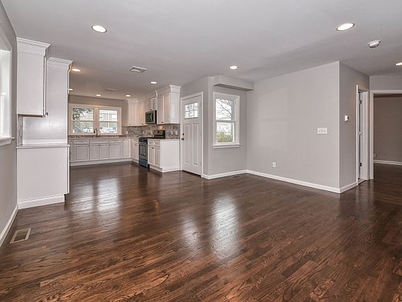 5th image of 136 Columbia Ave