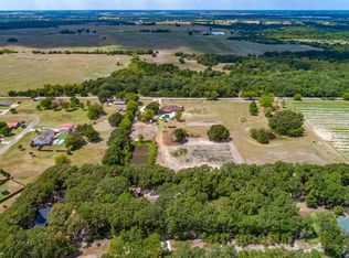 555 Westshore Dr, Wills Point, TX 75169