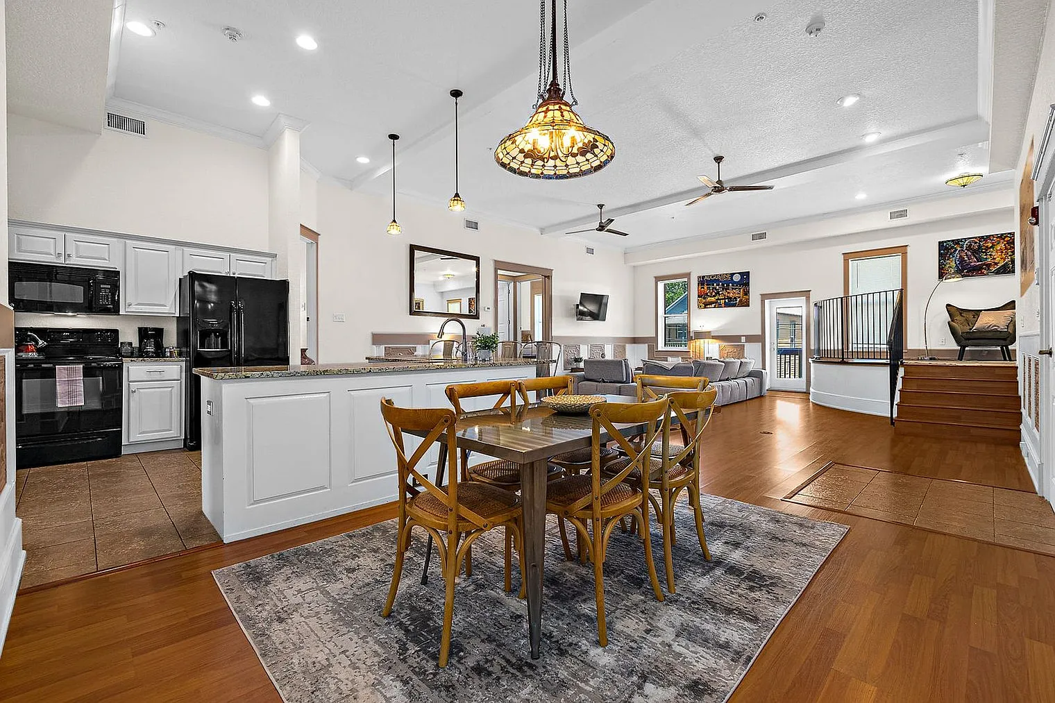 3 bed, 3.0 bath, 2292 sqft, $3,038 — Photo 2