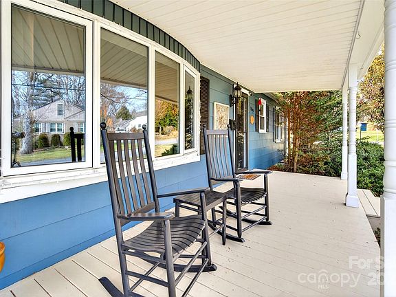 5th image of 109 Mountain St