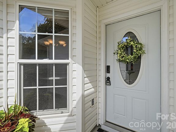 5th image of 212 Chestnut Ave