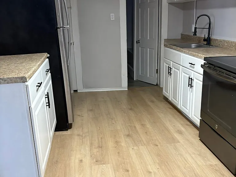 11 Market St #9 — Photo 1