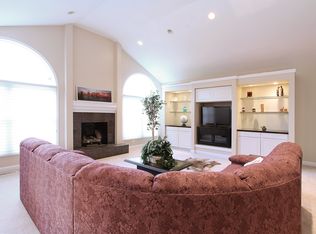 6315 Valley View Cir, Long Grove, IL 60047