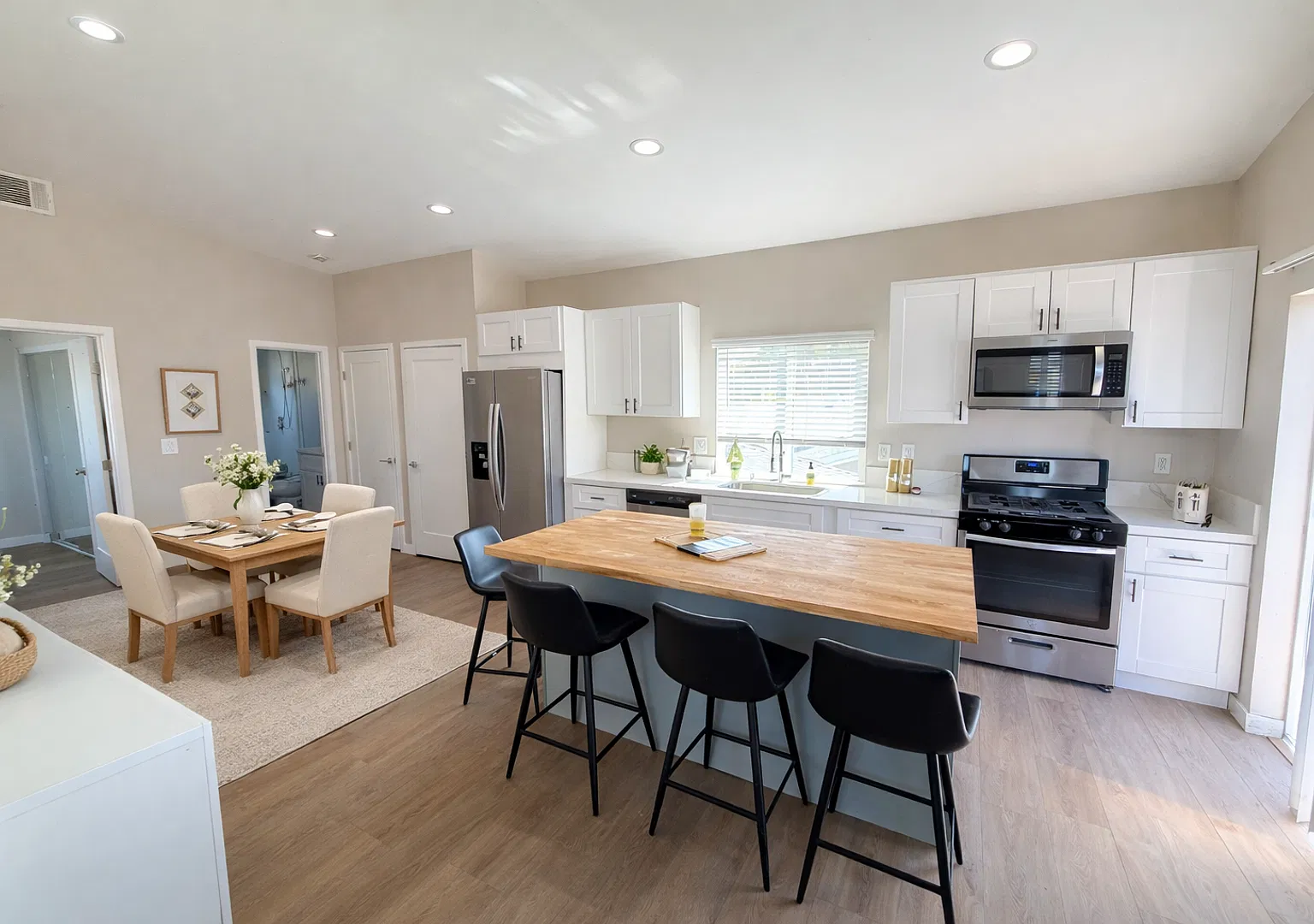 Comes With Tv! 4bd/2ba Private Yard And 4 Off Street Parking Spots! — Photo 1