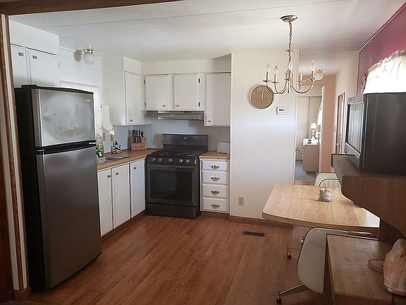 5th image of 37745 Bentley Dr