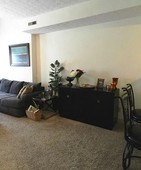 852 N High St #A — Photo 3