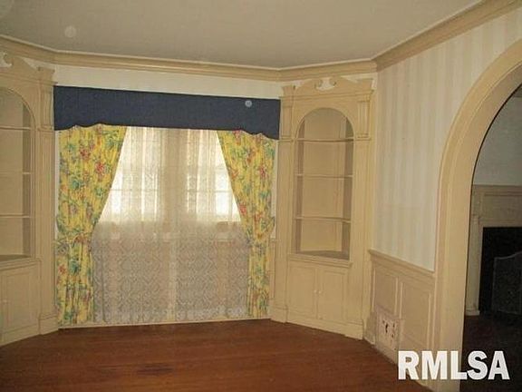 5th image of 3919 N Knoxville Ave