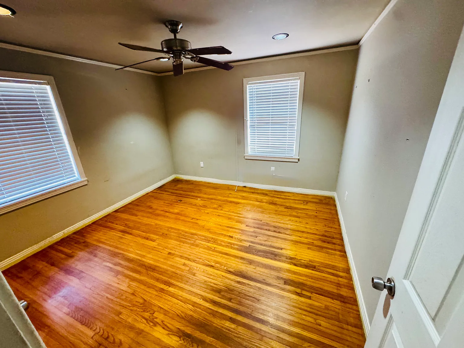 3 bed, 1.5 bath, 1250 sqft, $1,500 — Photo 2