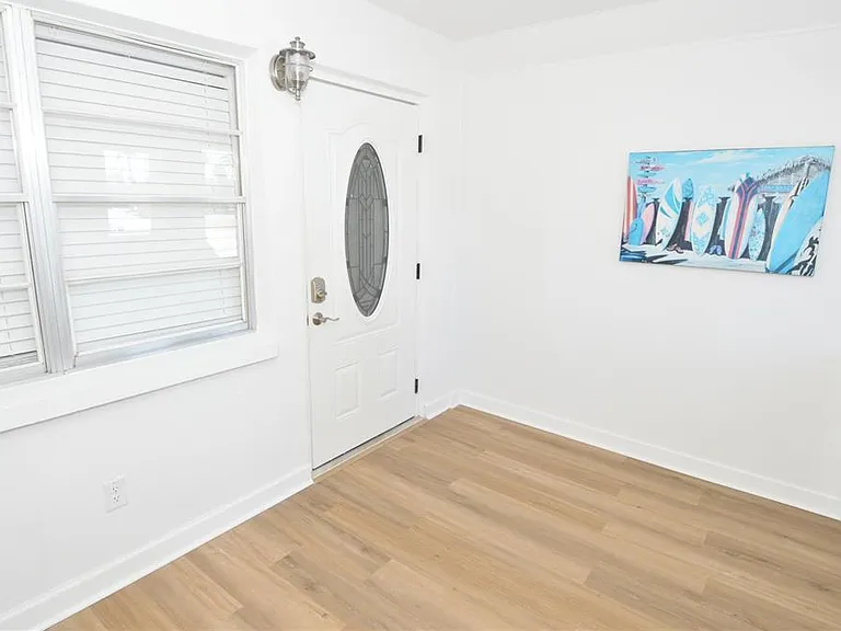 4700 Cove Cir #107 — Photo 5