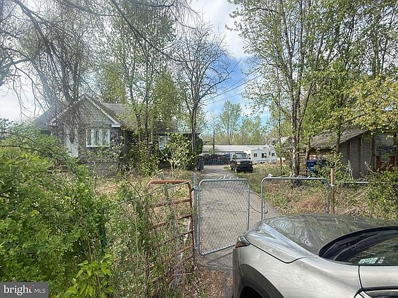3rd image of 409 Ridge Rd
