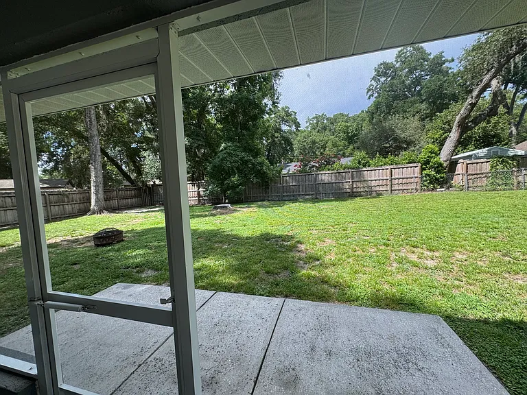 3273 NE 25th Ave — Photo 14