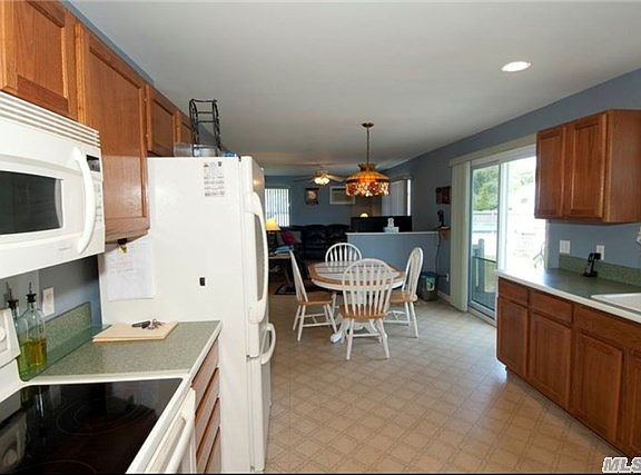 3rd image of 9 Yarmouth Ln
