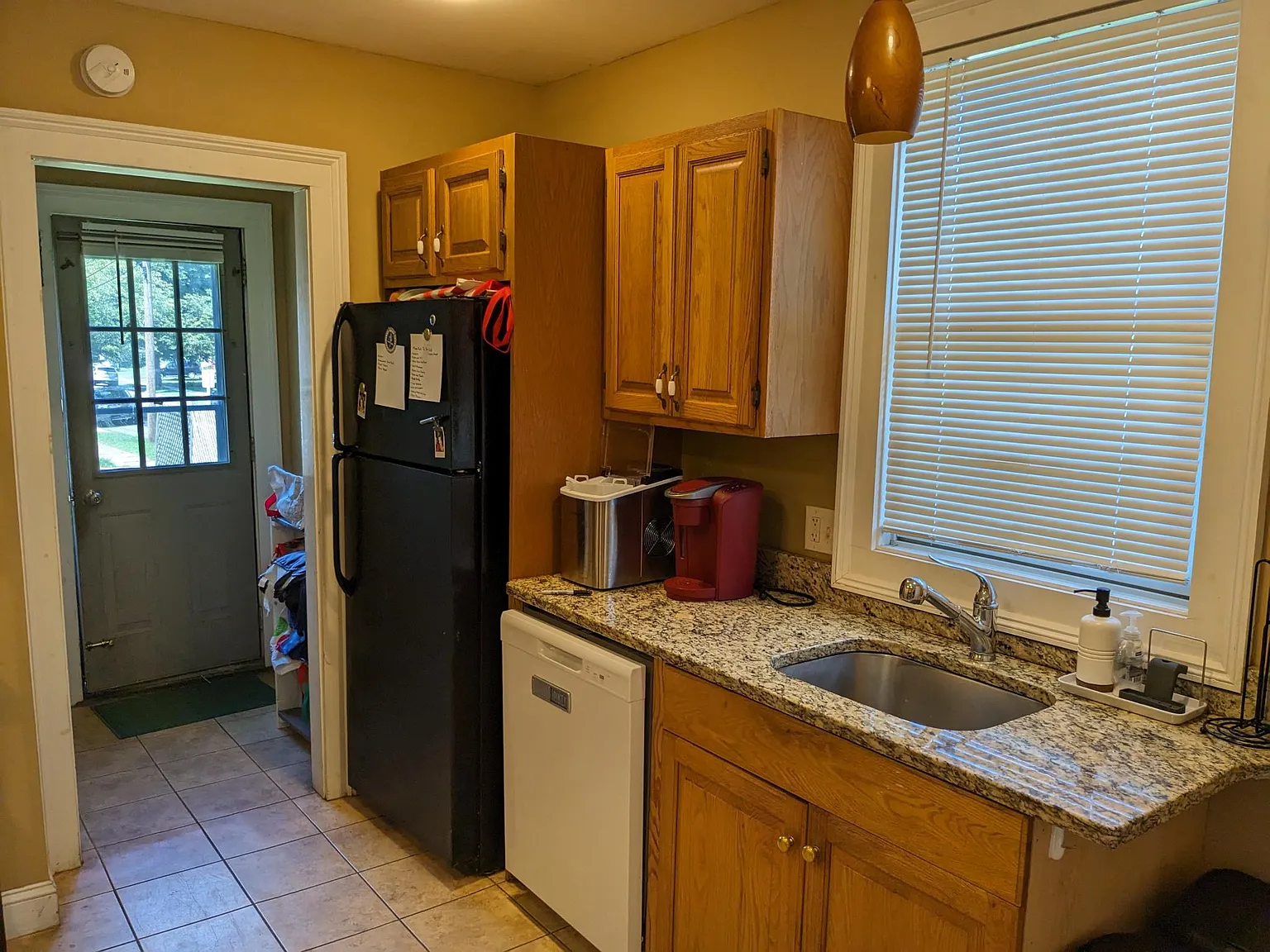 5 bed, 1788 sqft, $3,875 — Photo 2