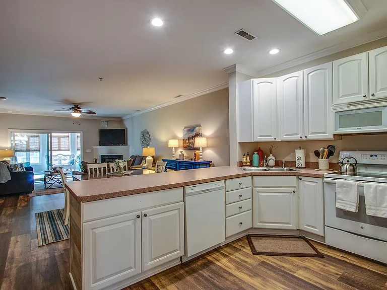 34341 Summerlyn Dr #302 — Photo 9