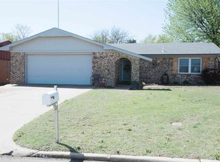 619 Plainview Dr, Waukomis, OK 73773