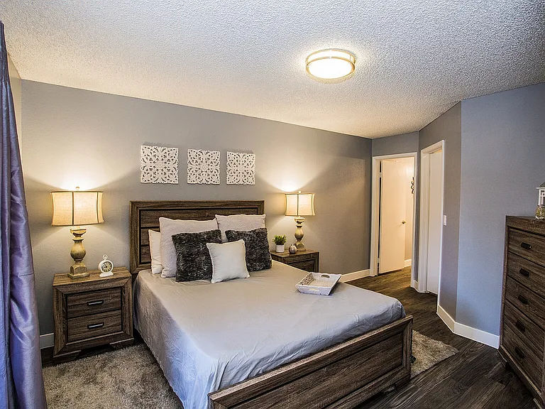 Experience comfort in this beautifully designed modern bedroom, perfect for relaxation.