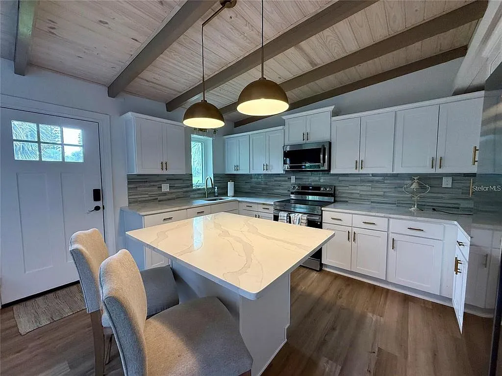 2 bed, 1.0 bath, 756 sqft, $2,600 — Photo 4